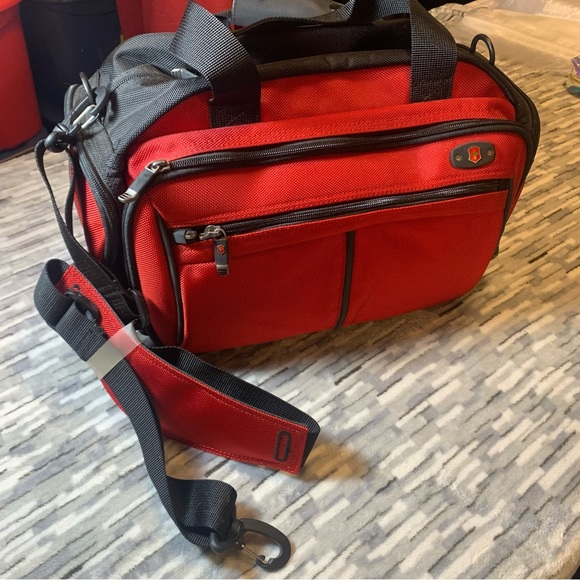 Victorinox Other - NWOT Victorinox Travel Bag